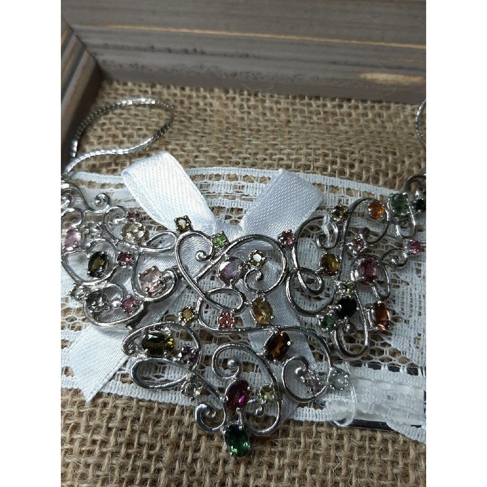 Intricate pattern Necklace - Picture 2 of 3